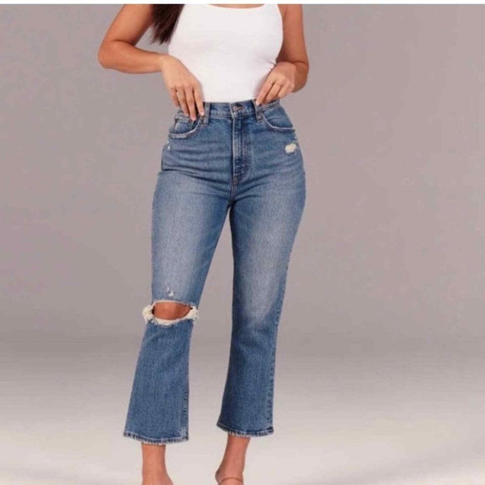 Abercrombie & Fitch High-Rise Cropped Wide-Leg Distressed Jeans - Medium Blue